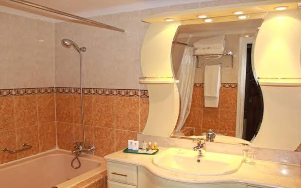 Hotel El Djazair El Mouradia Екстер'єр фото